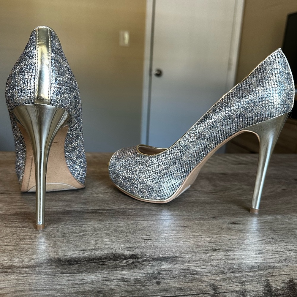 GUESS high heels